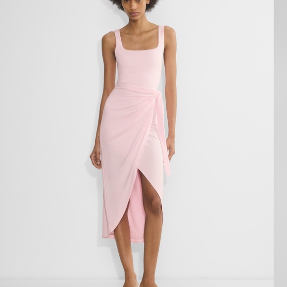 Elegant Green Sleeveless Dress - Picture 3 of 3